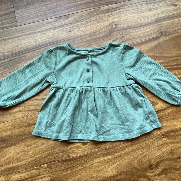 4 for $10 ๐ Carter's Green Top with Floral Pants Set - Picture 3 of 9